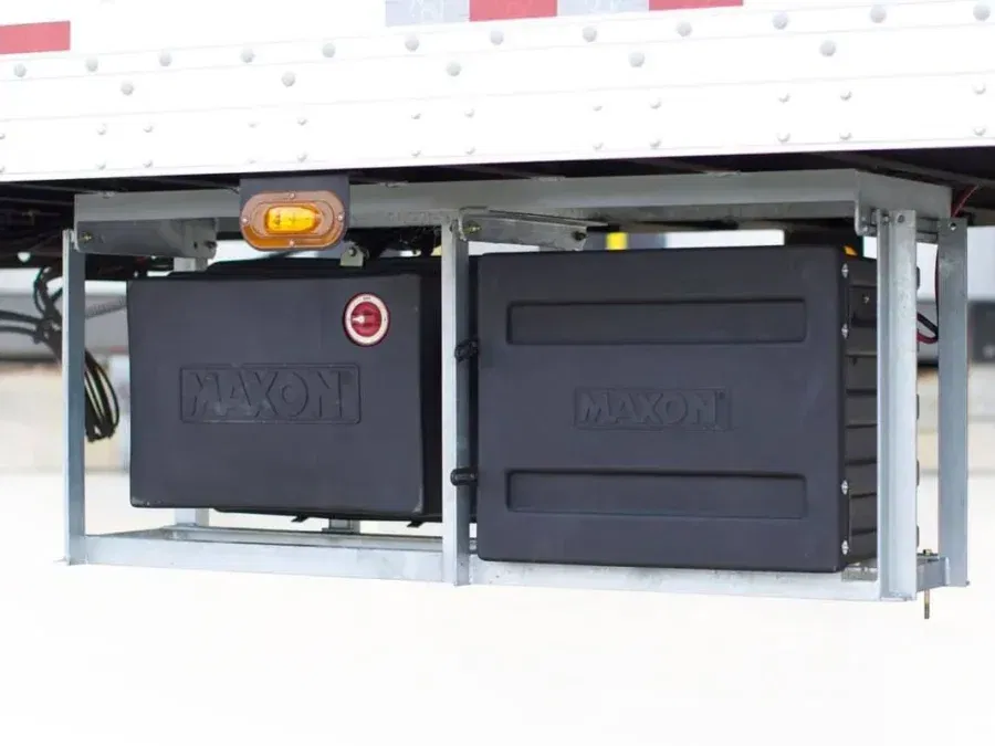 CAMION ÉQUIPÉ DU HAYON ÉLÉVATEUR MAXON BMR - COLUMNLIFT - BOITIER ÉLECTRONIQUE