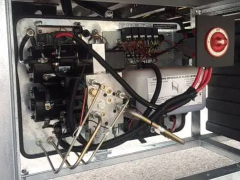 CAMION ÉQUIPÉ DU HAYON ÉLÉVATEUR MAXON BMR - COLUMNLIFT - BOITIER ÉLECTRONIQUE
