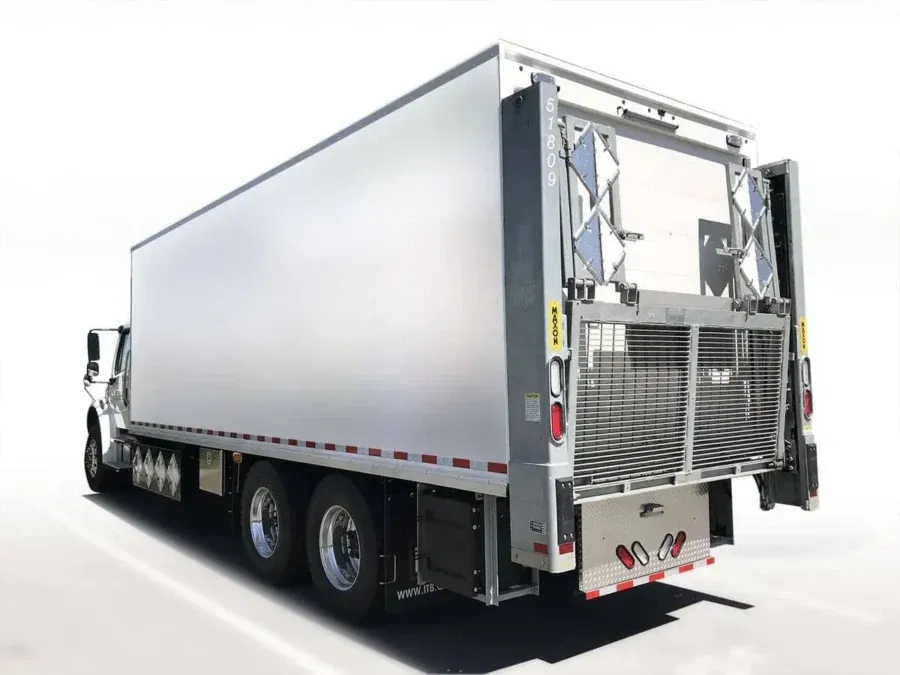 CAMION ÉQUIPÉ DU HAYON ÉLÉVATEUR MAXON BMR - COLUMNLIFT - FERMÉ