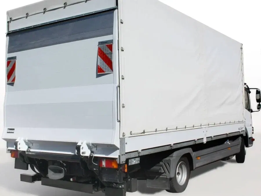 CAMION ÉQUIPÉ DU HAYON ÉLÉVATEUR MAXON GPC 33/44 X4 - CLASSIQUE