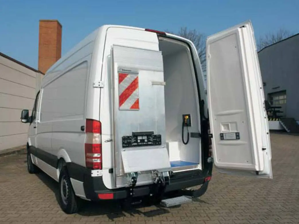 CAMION FOURGON FOURGONNETTE ÉQUIPÉ DU HAYON ÉLÉVATEUR MAXON LIGHT DUTY C2 GPC X1-LDF
