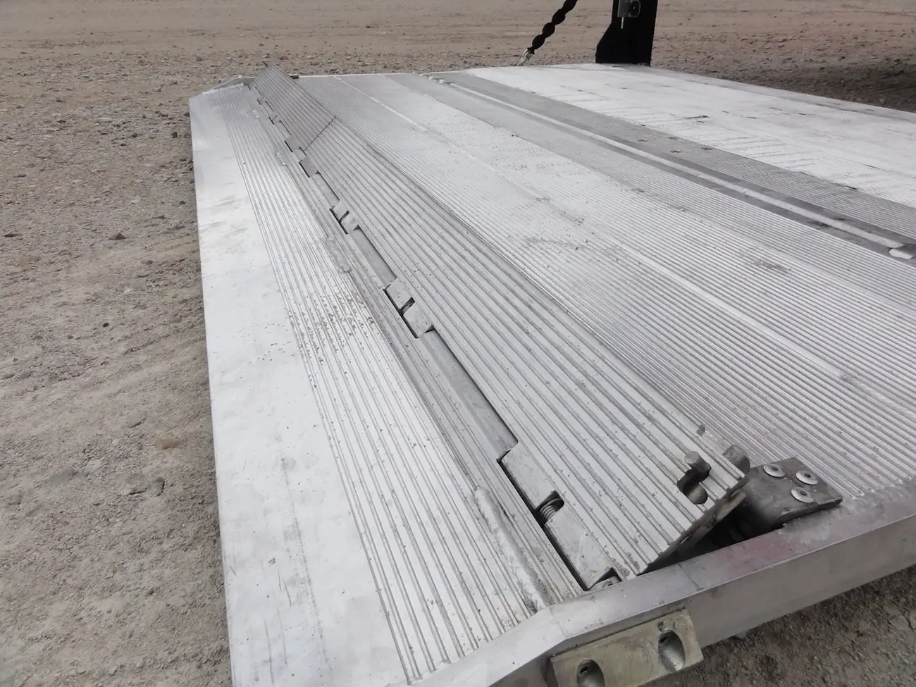 TRUCK EQUIPPED WITH MAXON RAILIFT™ DMD TAIL ELEVATOR - 1