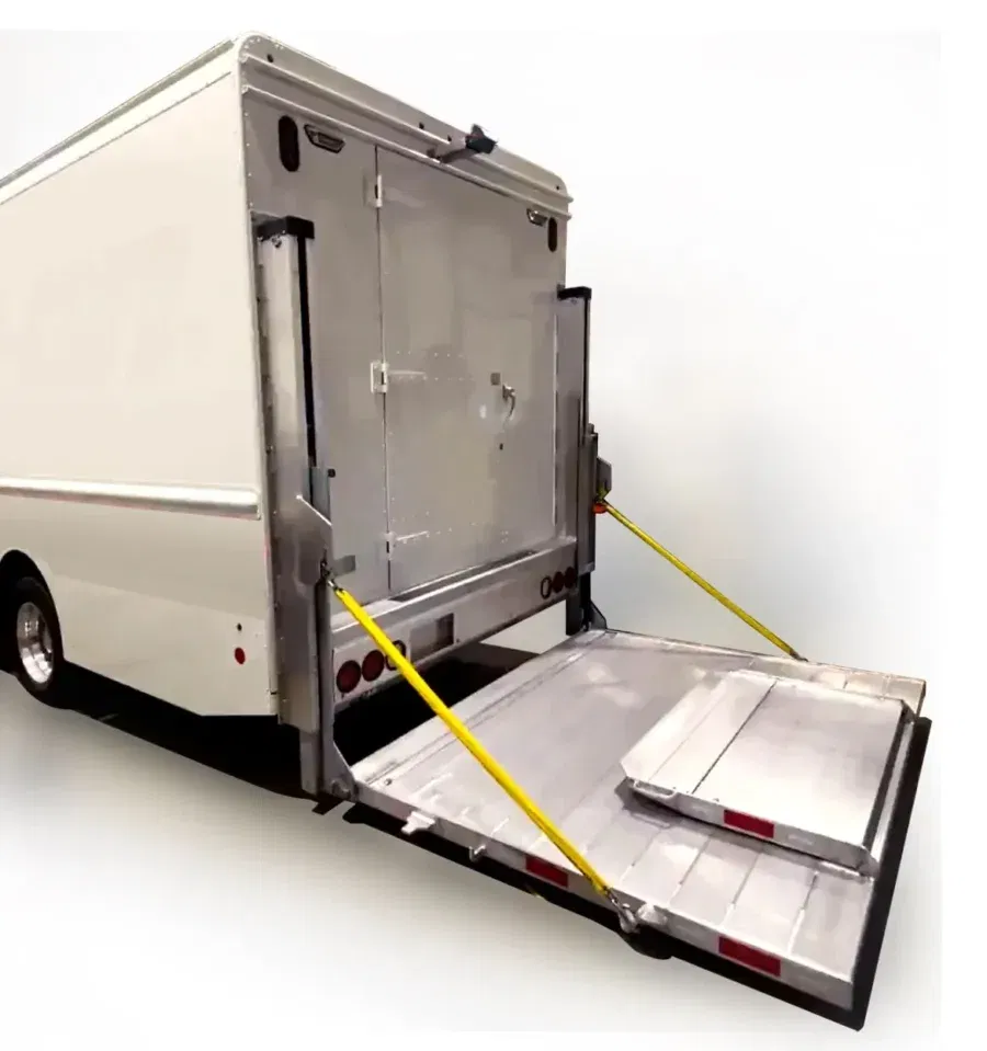 CAMION ÉQUIPÉ DU HAYON ÉLÉVATEUR MAXON RAILIFT™ DMD-TT CAMION-OUTIL