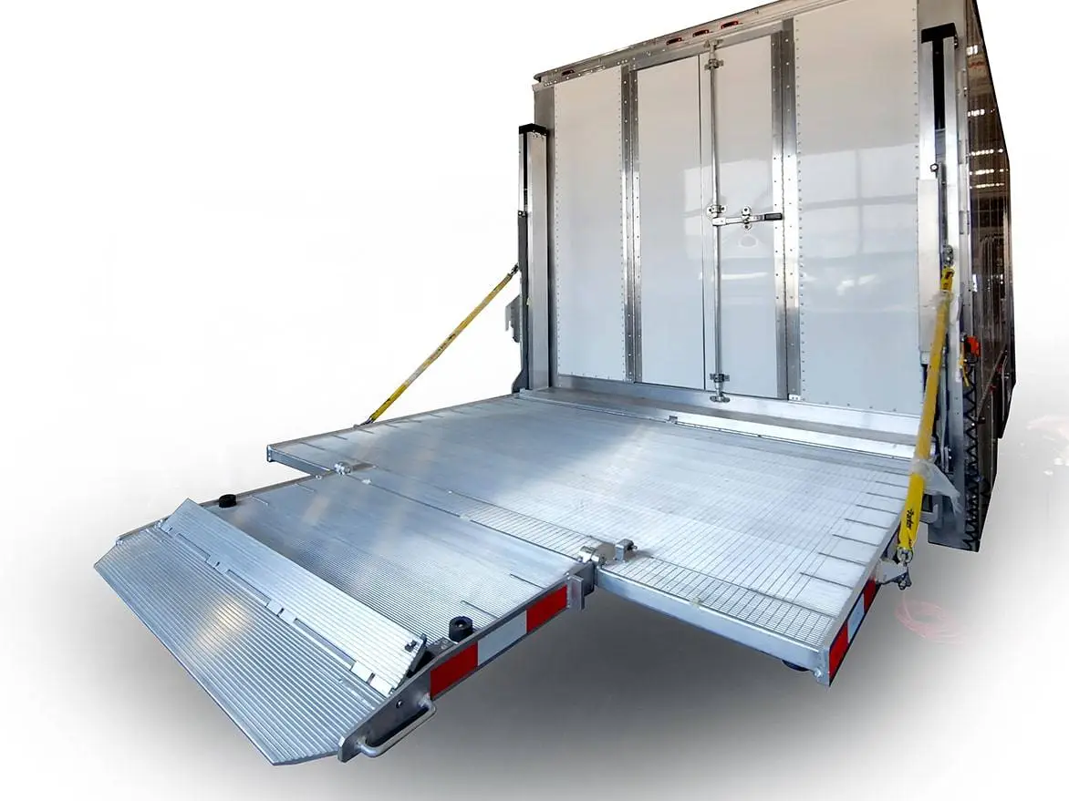 REMORQUE ÉQUIPÉ DU HAYON ÉLÉVATEUR MAXON RAILIFT™ DMD-TT
