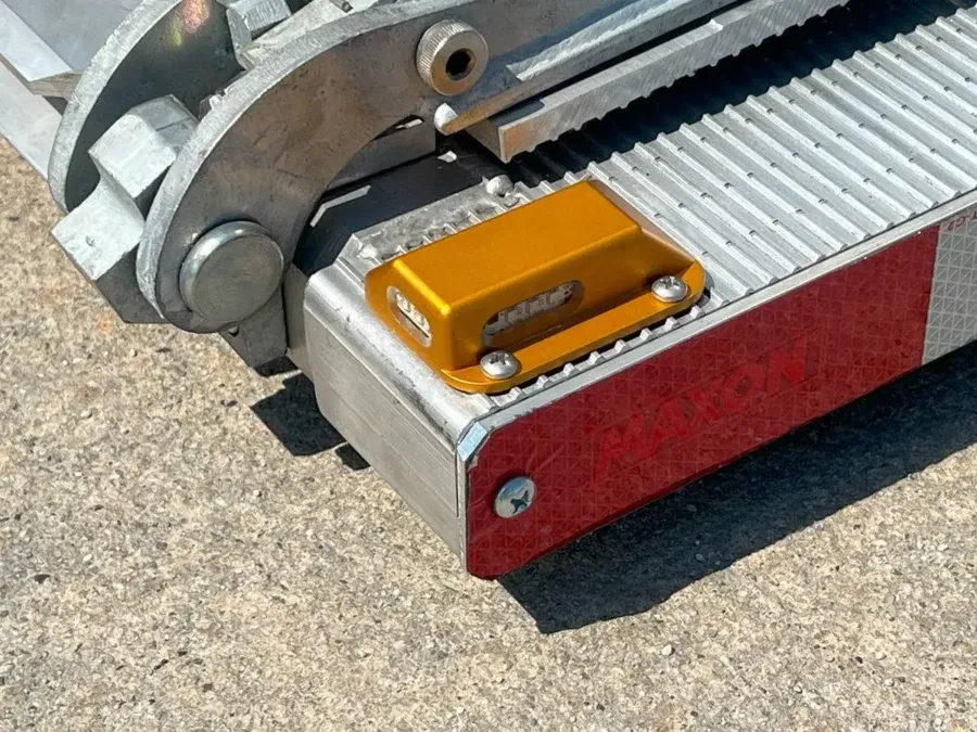 HAYON ÉLÉVATEUR À GLISSIÈRE MAXON GPSLR - SLIDELIFT - LUMIÈRE DE SÉCURITÉ