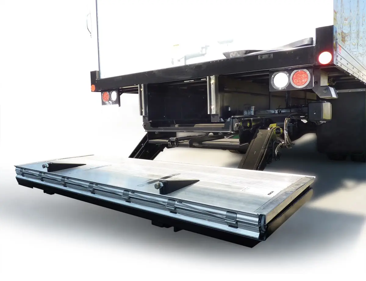 TRUCK EQUIPPED WITH MAXON GPST - SLIDELIFT - SEMI-UNFOLDED TAILGATE