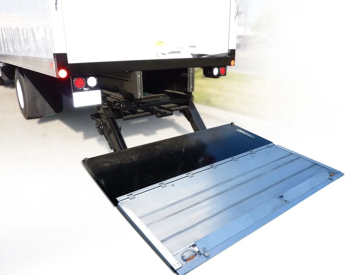 TRUCK EQUIPPED WITH MAXON GPST SLIDING TAILGATE ELEVATOR - SLIDELIFT - TAILGATE UNFOLDED