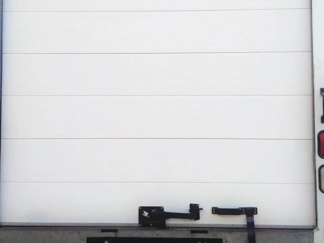 Dry freight roll-up truck door MCLAREN, Porte roulante pour camion de marchandises sèches MCLAREN, Installation de Porte Roll-Up pour Camion