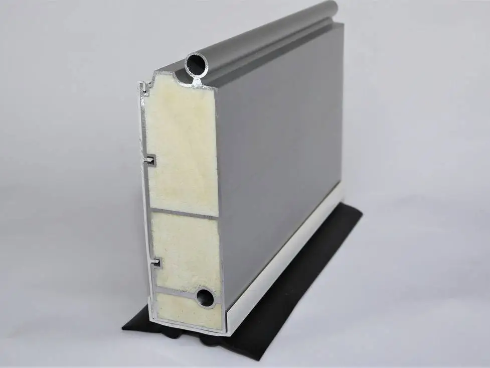 STREAMLINE FREEZER ROLL-UP DOOR 2" MCLAREN, STREAMLINE CONGÉLATEUR ROLL-UP 2" MCLAREN - V2, Installation de Porte Roll-Up pour Camion
