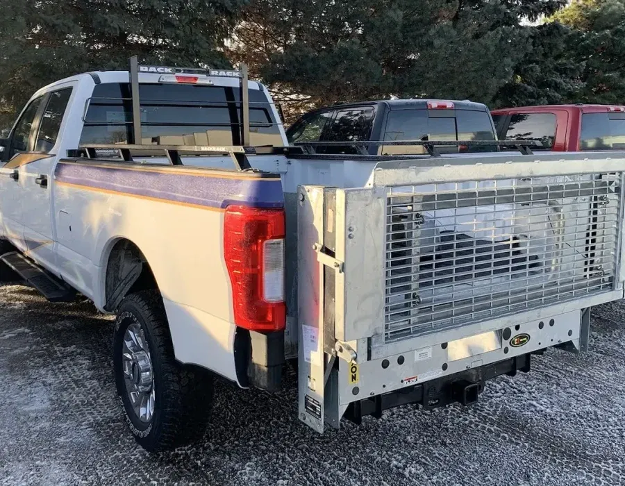PICKUP EQUIPPED WITH MAXON TAIL ELEVATOR - LIGHT DUTY - C2 PICKUP 1