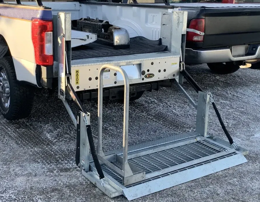 PICKUP WITH MAXON TAIL ELEVATOR - LIGHT DUTY - C2 PICKUP 2