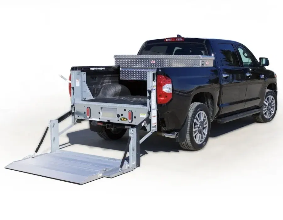 PICK-UP EQUIPPED WITH MAXON TAIL ELEVATOR - LIGHT DUTY - C2 PICK-UP 3